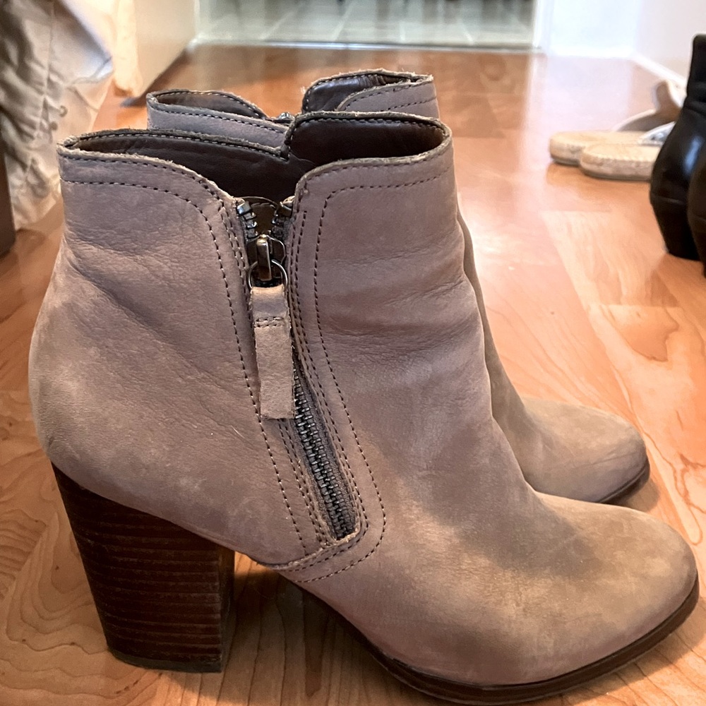 Aldo block heel ankle boot with zipper